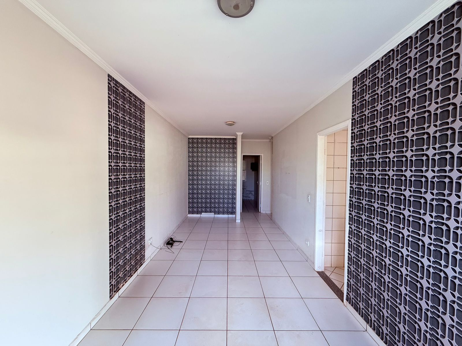 pedras preciosas  — Casa térrea em condomínio - Casa-Térrea-Condomínio em conj. aero rancho, Campo Grande