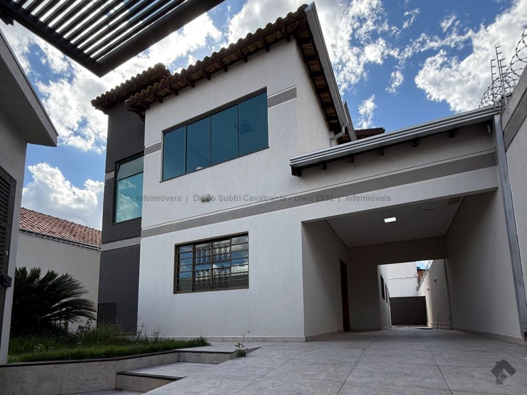 Sobrado amplo em ótima localização - Sobrado em Vila Margarida, Campo Grande