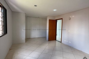 Sobrado amplo em ótima localização - Foto 10