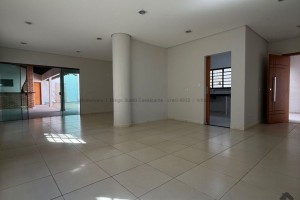 Sobrado amplo em ótima localização - Foto 3